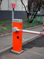 Наши работы: установка шлагбаума